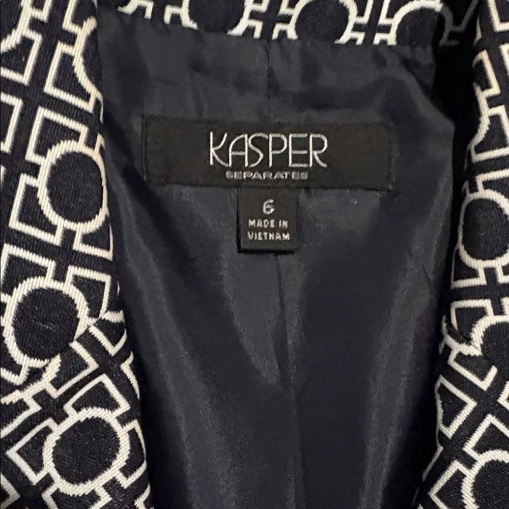 Women’s Kasper 3-button belted suit coat, size 6 - Picture 2 of 7